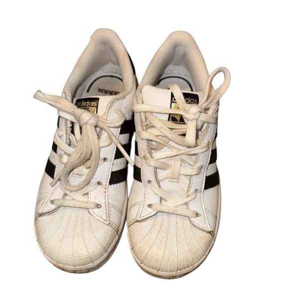 Adidas White and Black Sneakers Iconic Superstar Design - Picture 3 of 7